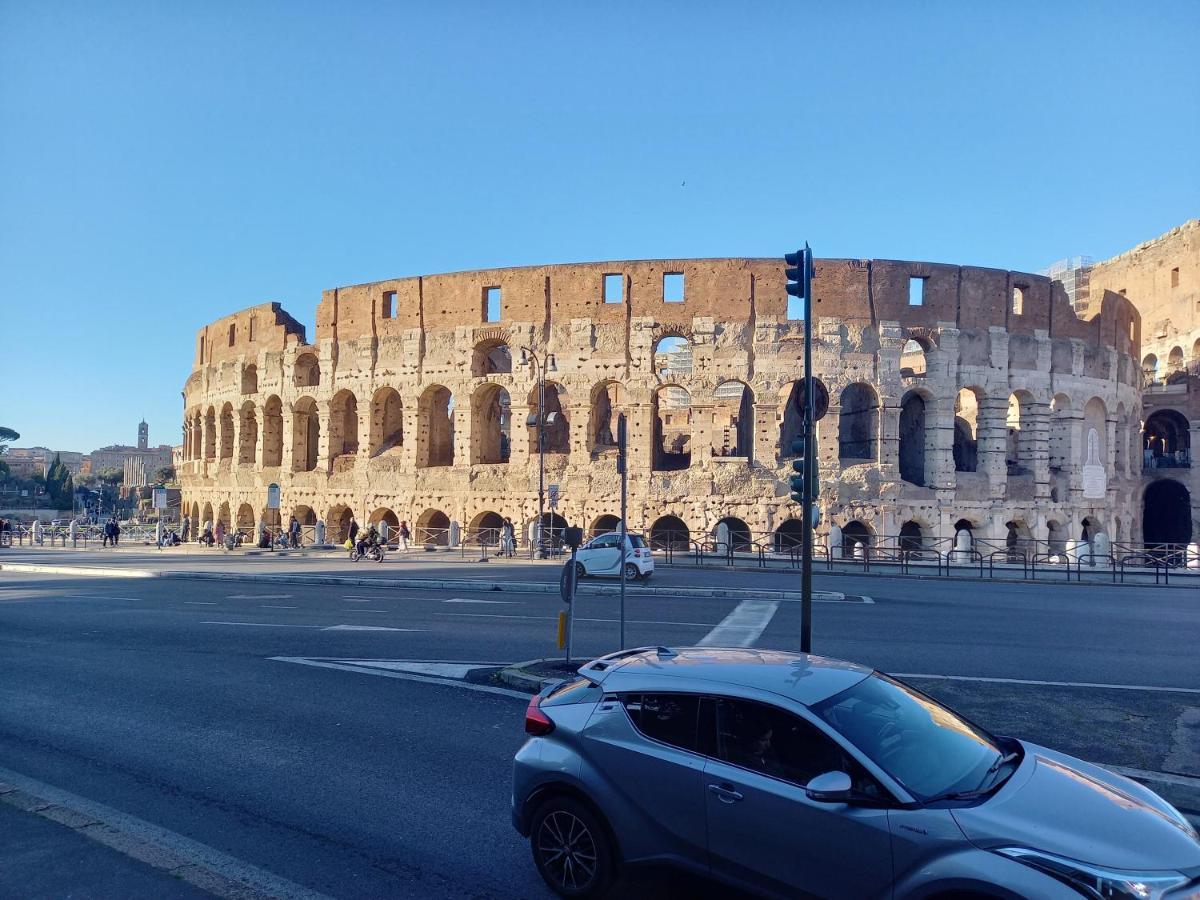 Colosseo Con Il Cuore Roma Exterior foto