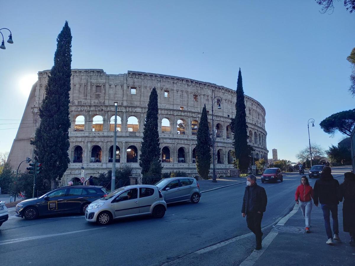 Colosseo Con Il Cuore Roma Exterior foto