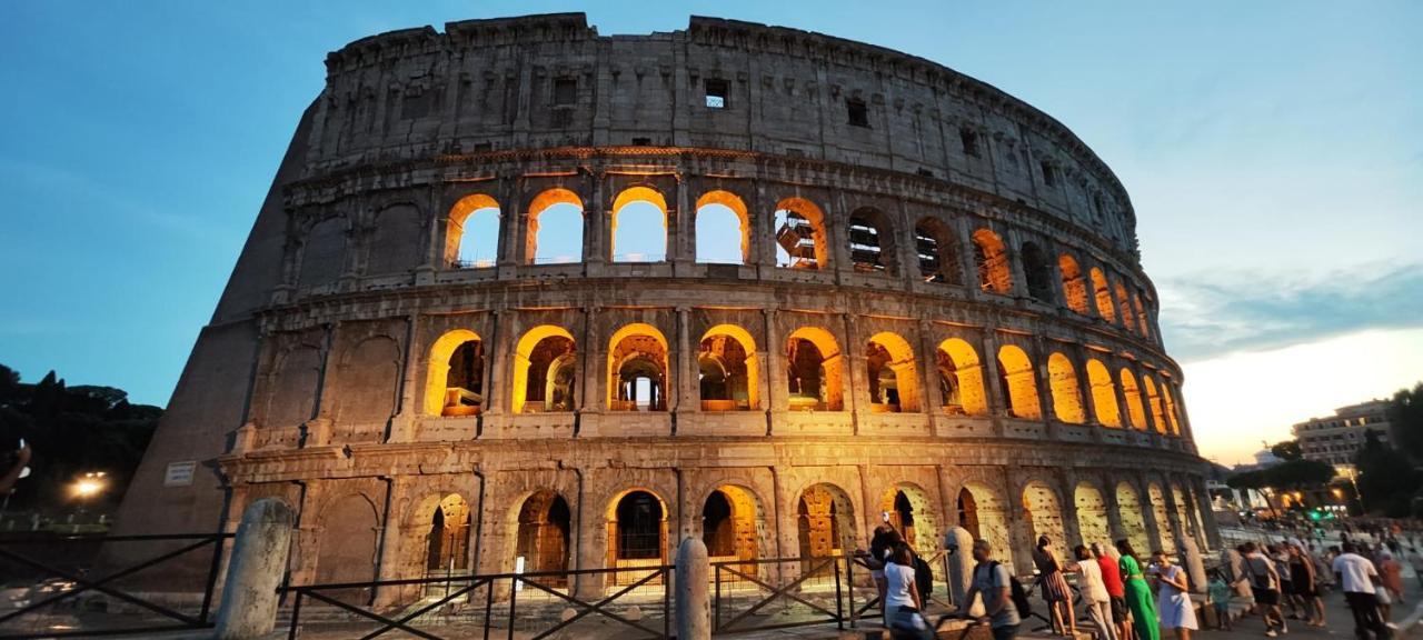 Colosseo Con Il Cuore Roma Exterior foto